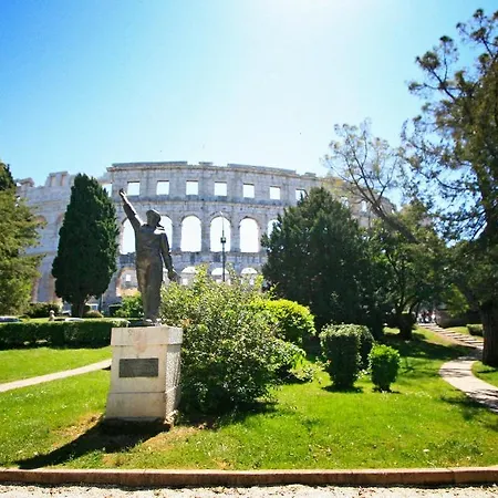 Downtown * Pula