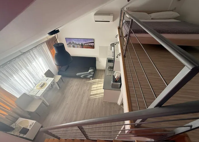 Downtown 아파트 풀라