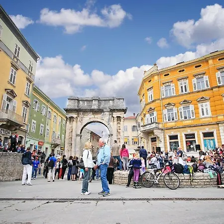 Downtown * Pula