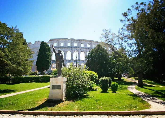 Downtown * Pula